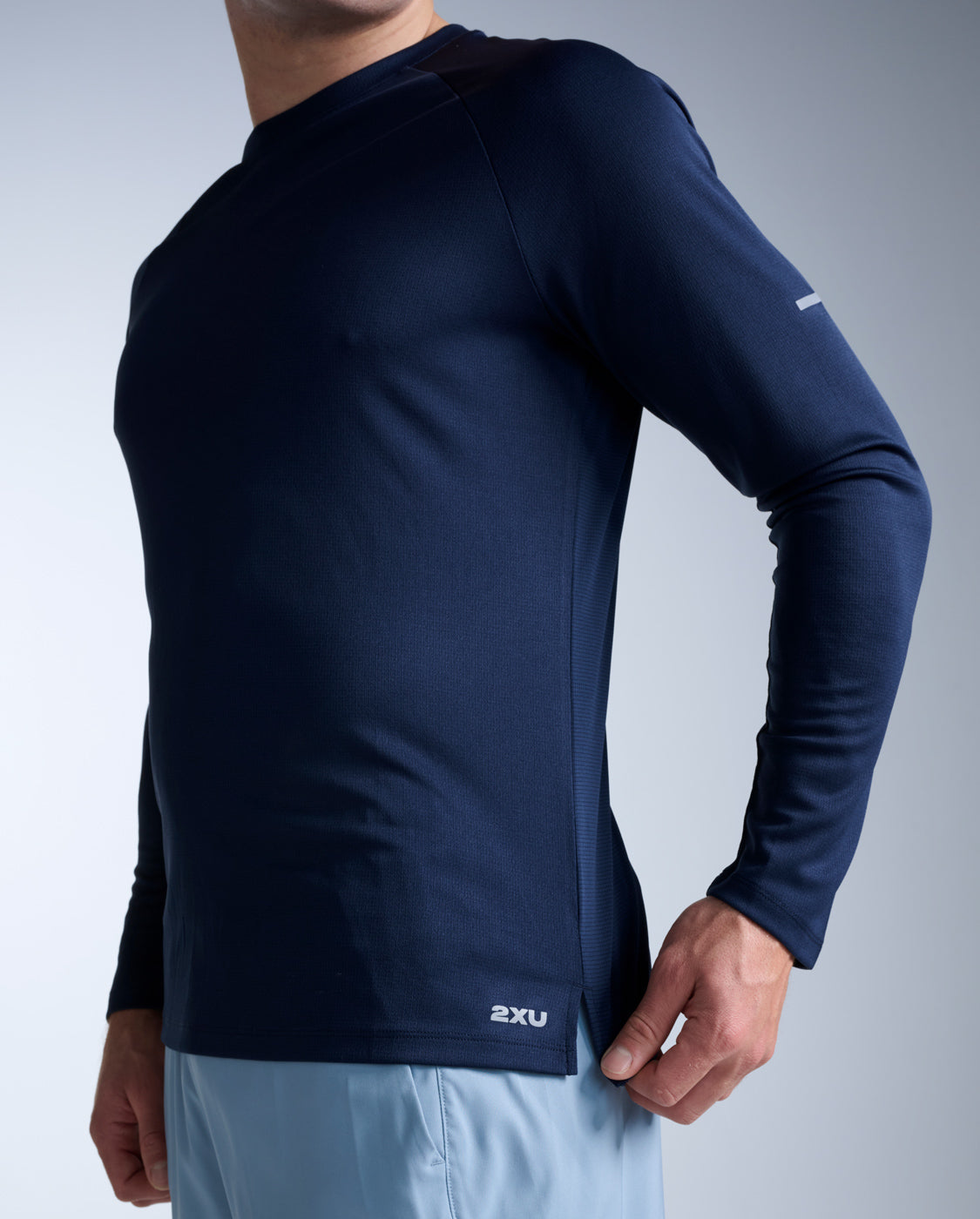 2xu-aero-long-sleeve-maglia-running-manica-lunga-blu-navy image 2