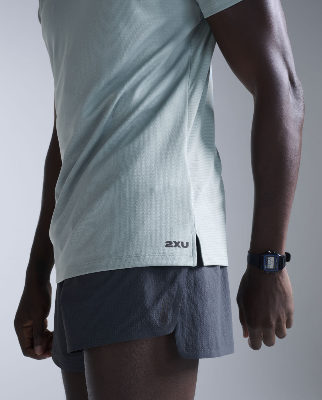 2xu-aero-tee-uomo-slim-azzurro-polvere image 2