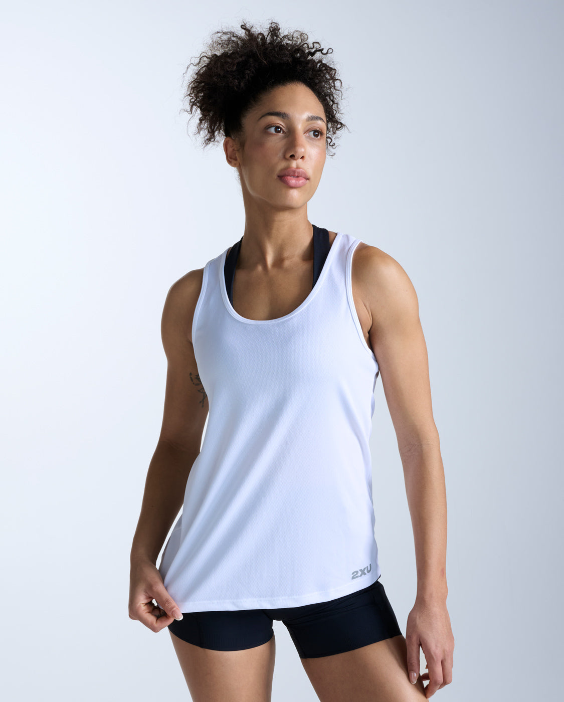 2xu-aero-singlet-canotta-running-donna-bianco image 1