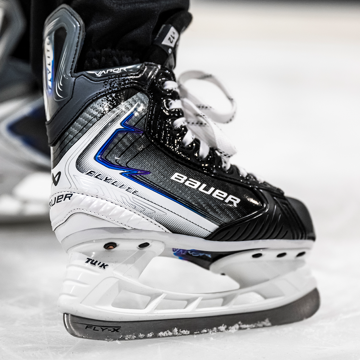 bauer-vapor-flylite-pattino-ghiaccio-youth image 3