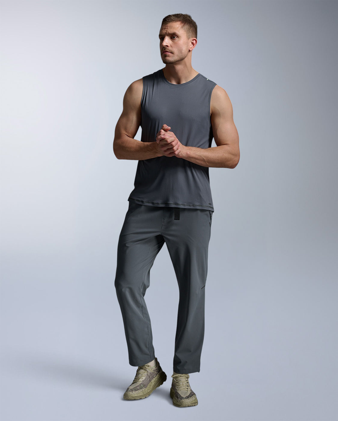 2xu-aero-trail-tank-canotta-trail-uomo-grigia image 2