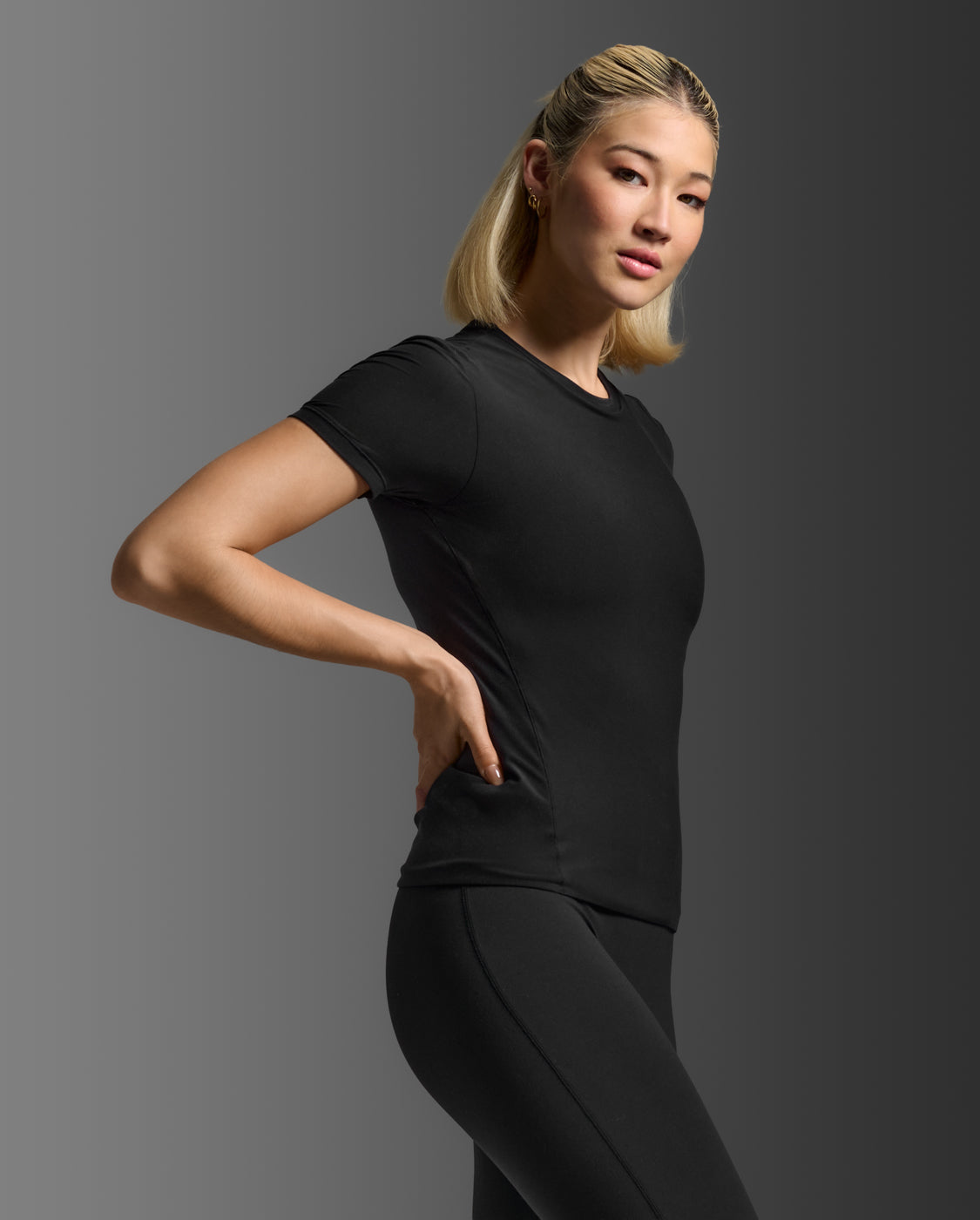 2xu-wonderluxe-fitted-tee-donna-nero-body-skimming image 4