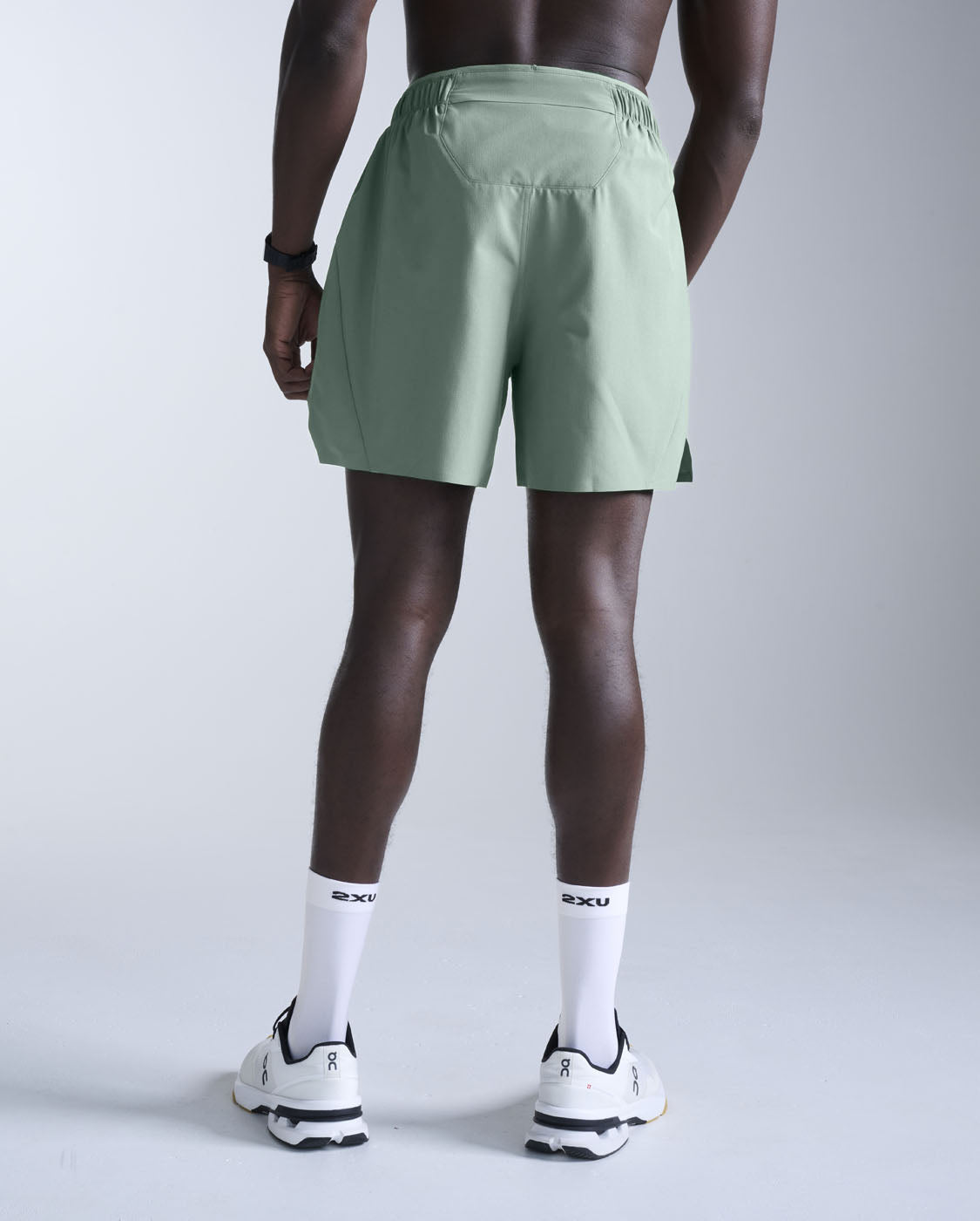 2xu-motion-5-inch-unlined-shorts-uomo-verde-salvia image 3