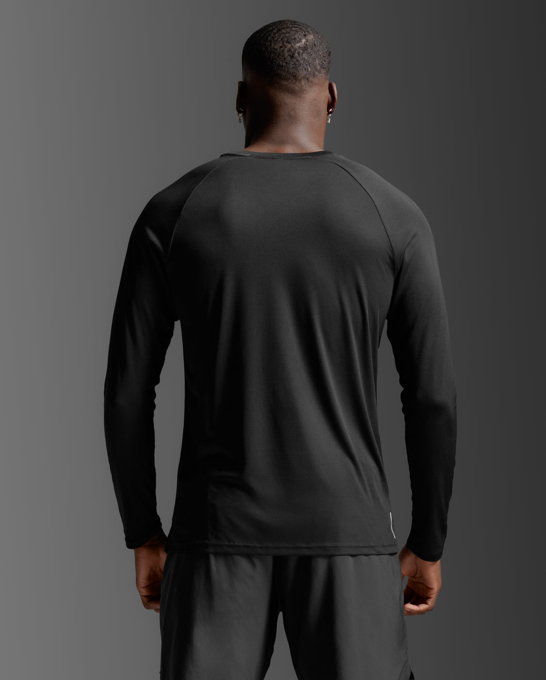 2xu-aero-long-sleeve-maglia-running-nero-2 image 2