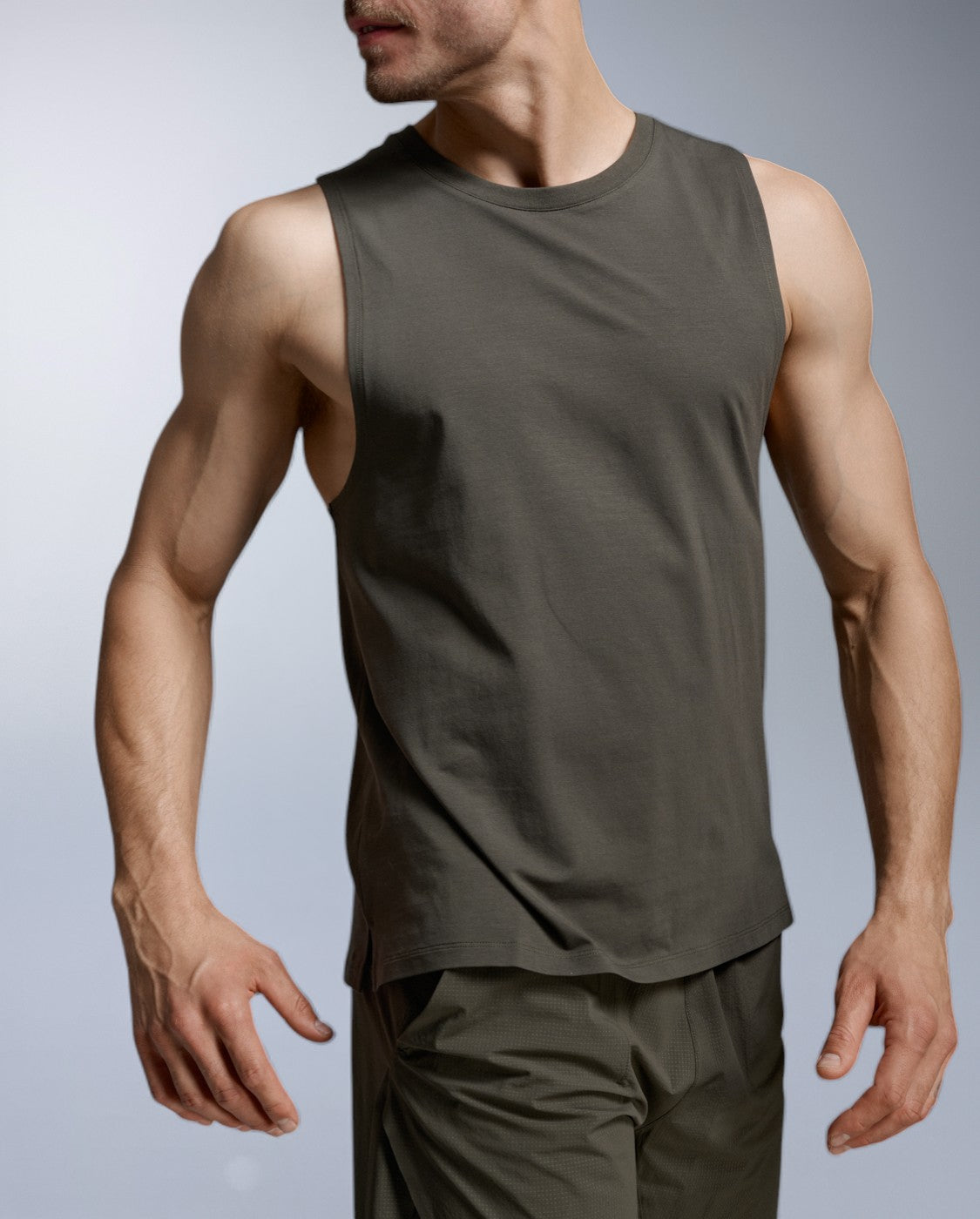 2xu-motion-cotton-flex-tank-canotta-training-uomo-verde image 2