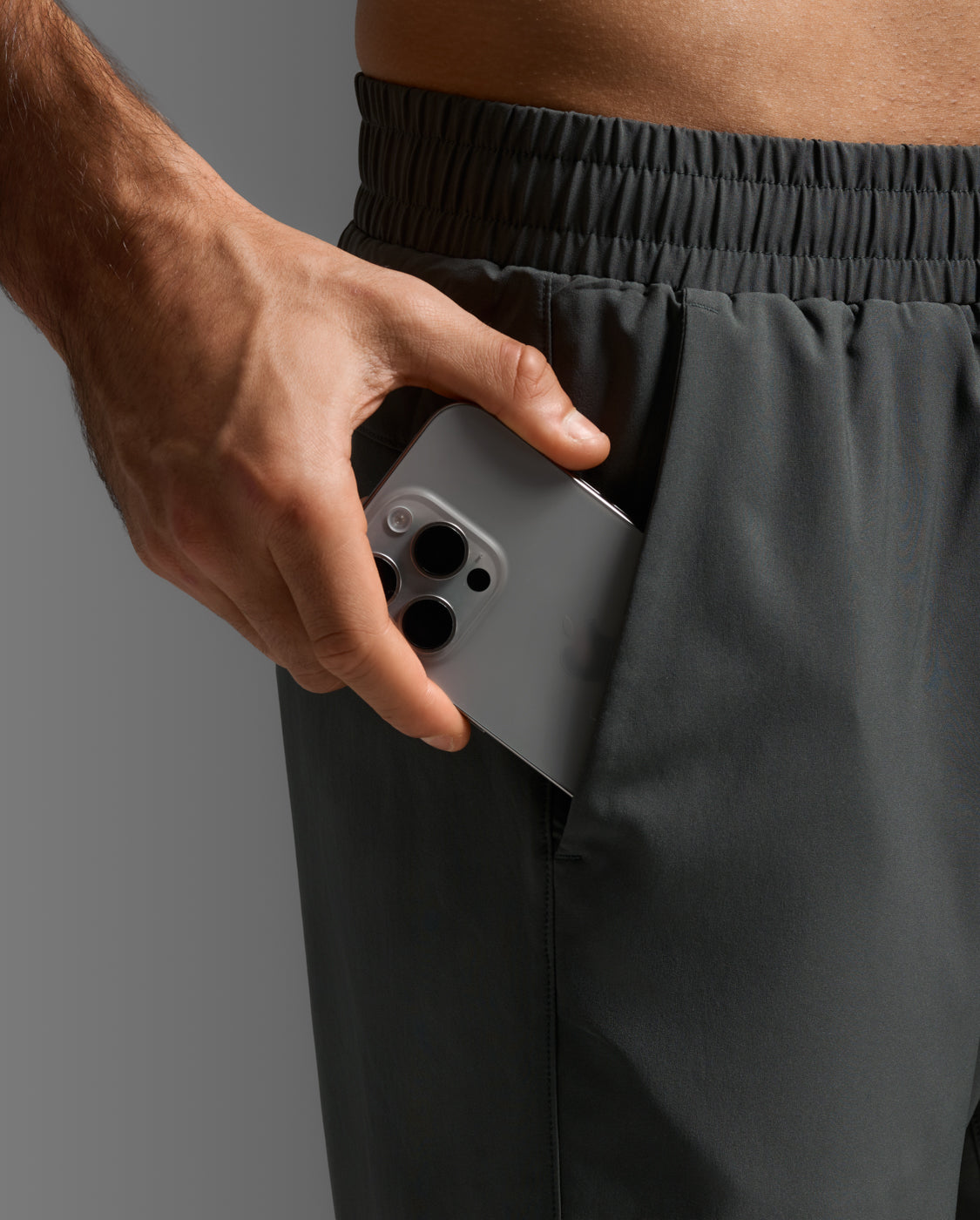 2xu-aero-7-inch-shorts-lined-grigio-pantaloncini-running-foderati image 8