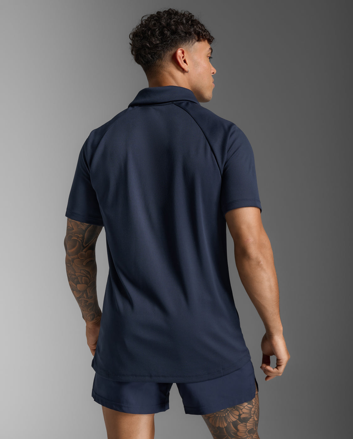 2xu-aspire-polo-uomo-blu-navy image 2