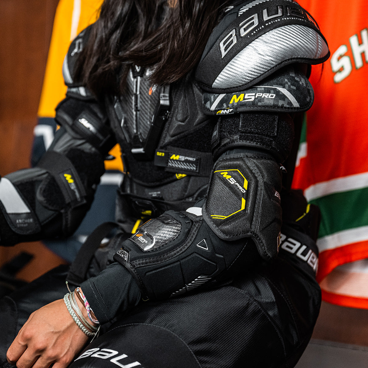 bauer-supreme-m5-pro-gomitiere-hockey-junior image 2