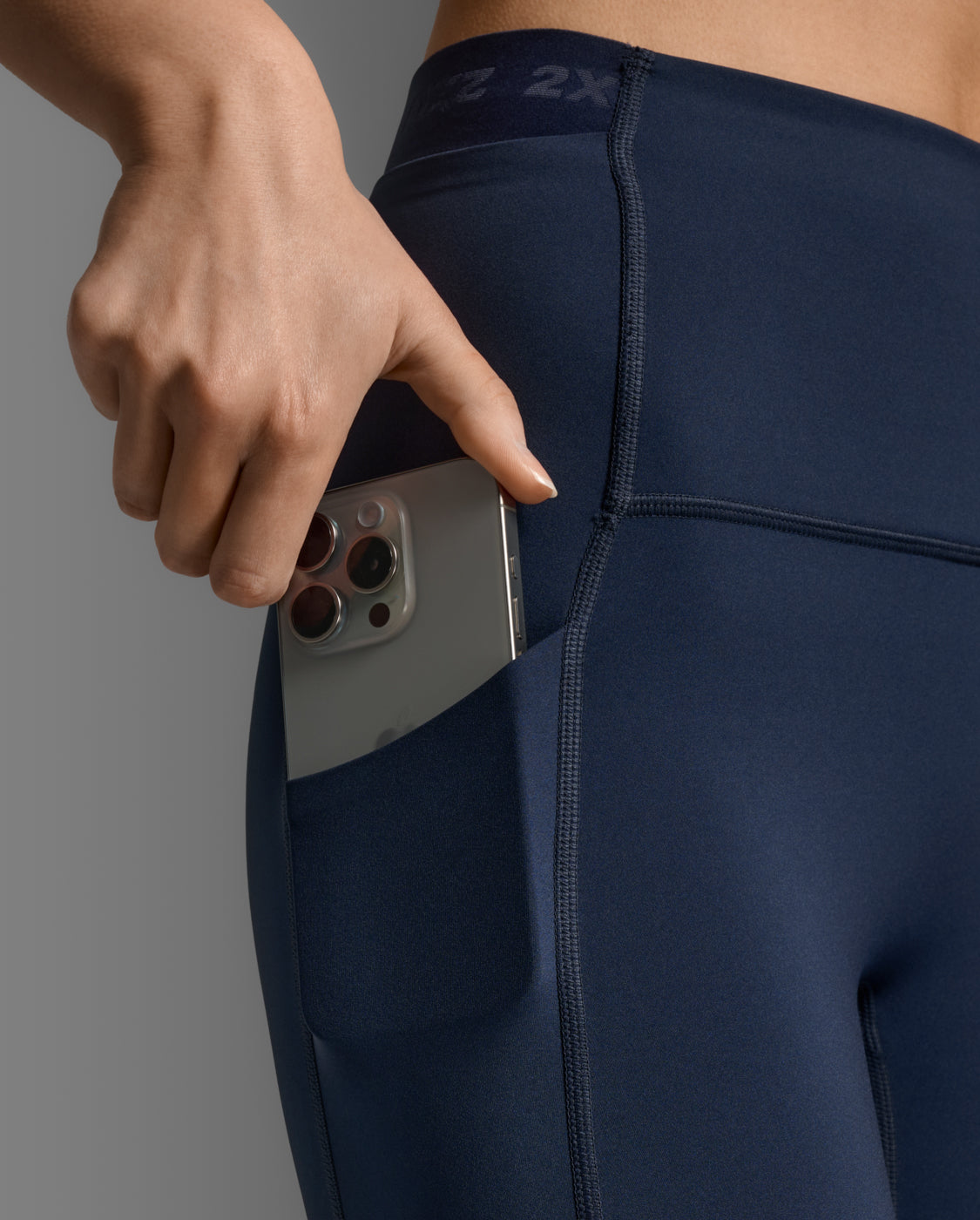 2xu-form-stash-hi-rise-compression-tights-con-tasche-donna-navy image 6