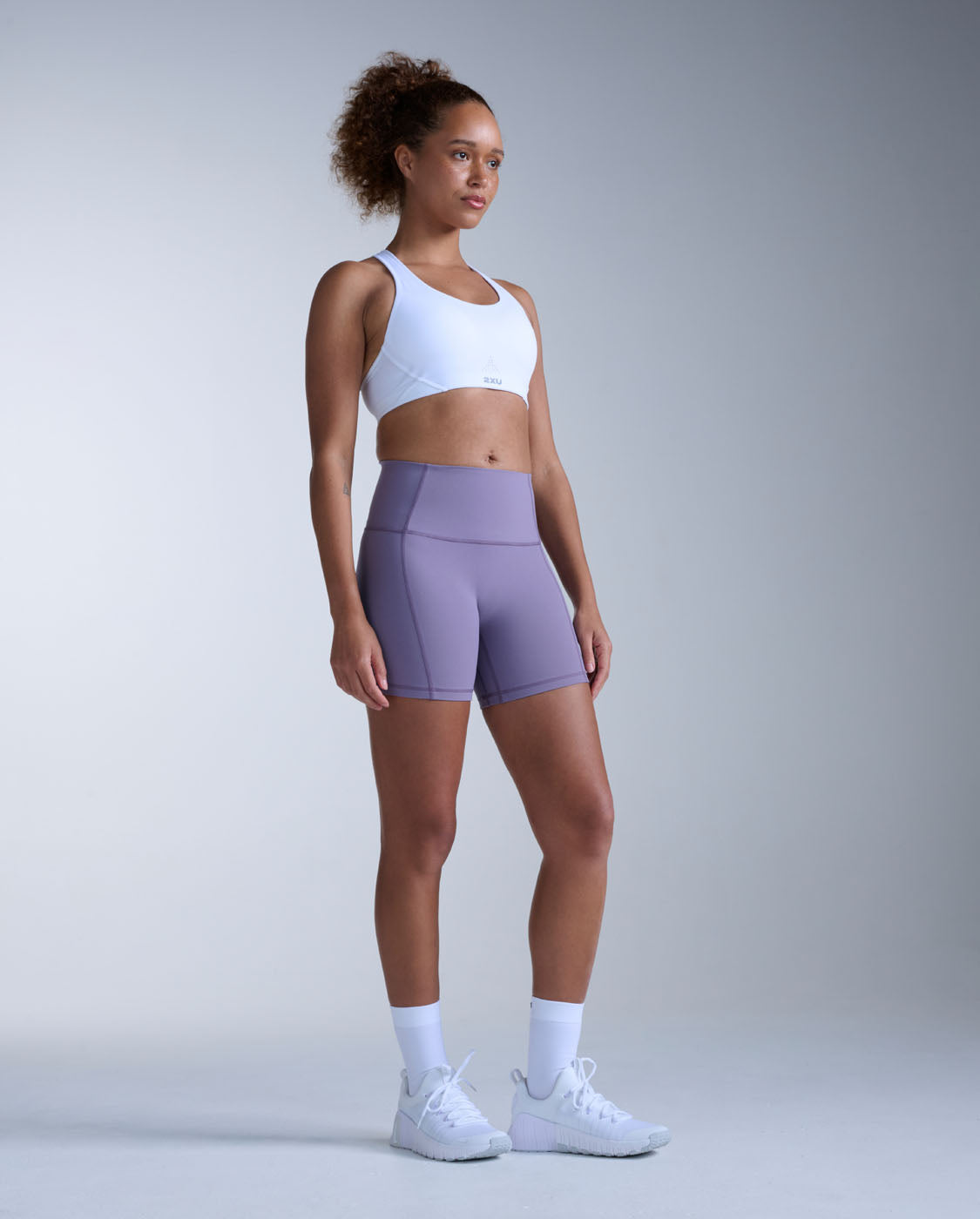 2xu-fluid-hi-rise-5-inch-shorts-shorts-training-donna-viola image 6
