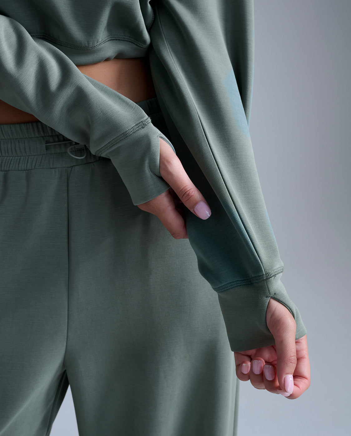 2xu-wonderluxe-felpa-hoodie-donna-cropped-verde-salvia image 5