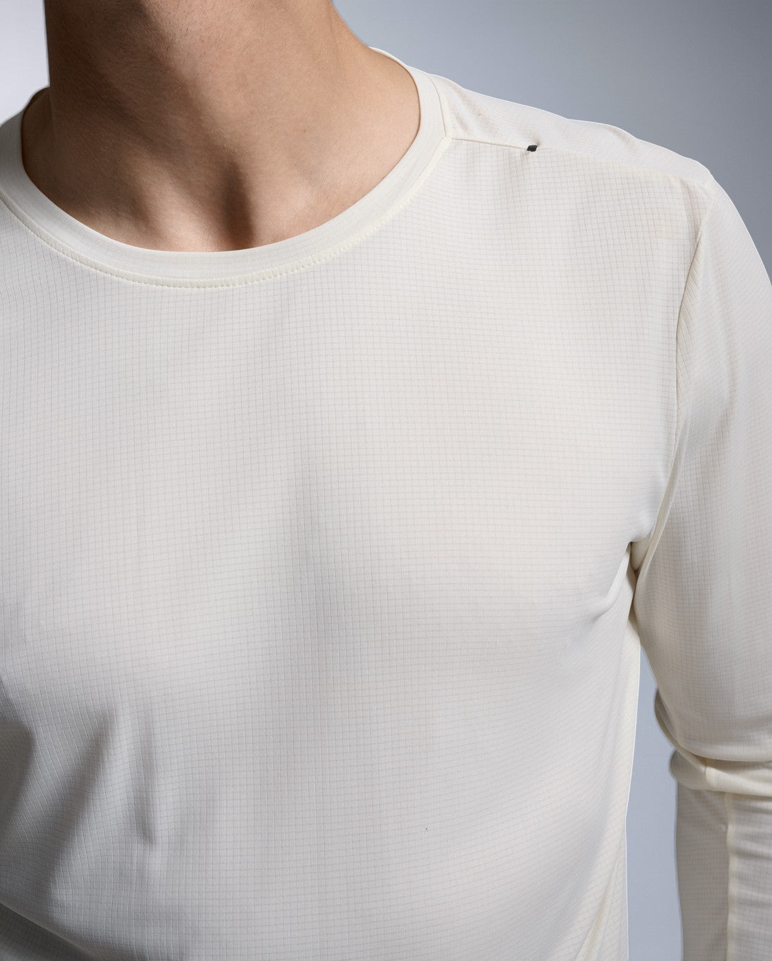2xu-aero-trail-long-sleeve-maglia-trail-uomo-beige image 3