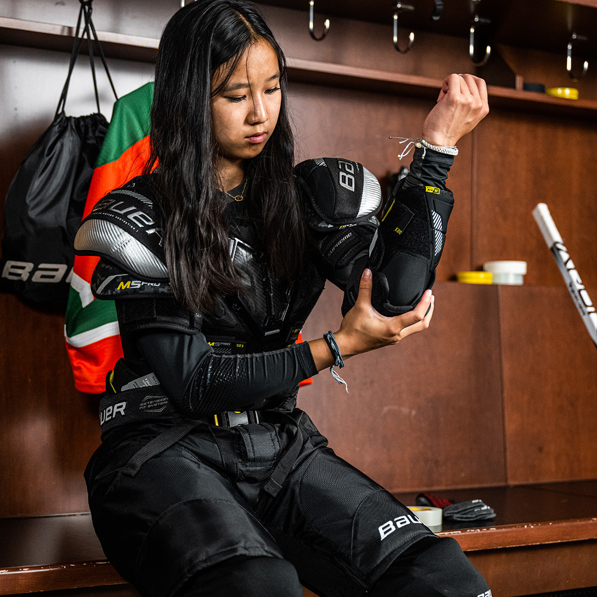 bauer-supreme-m5-pro-gomitiere-hockey-junior image 3