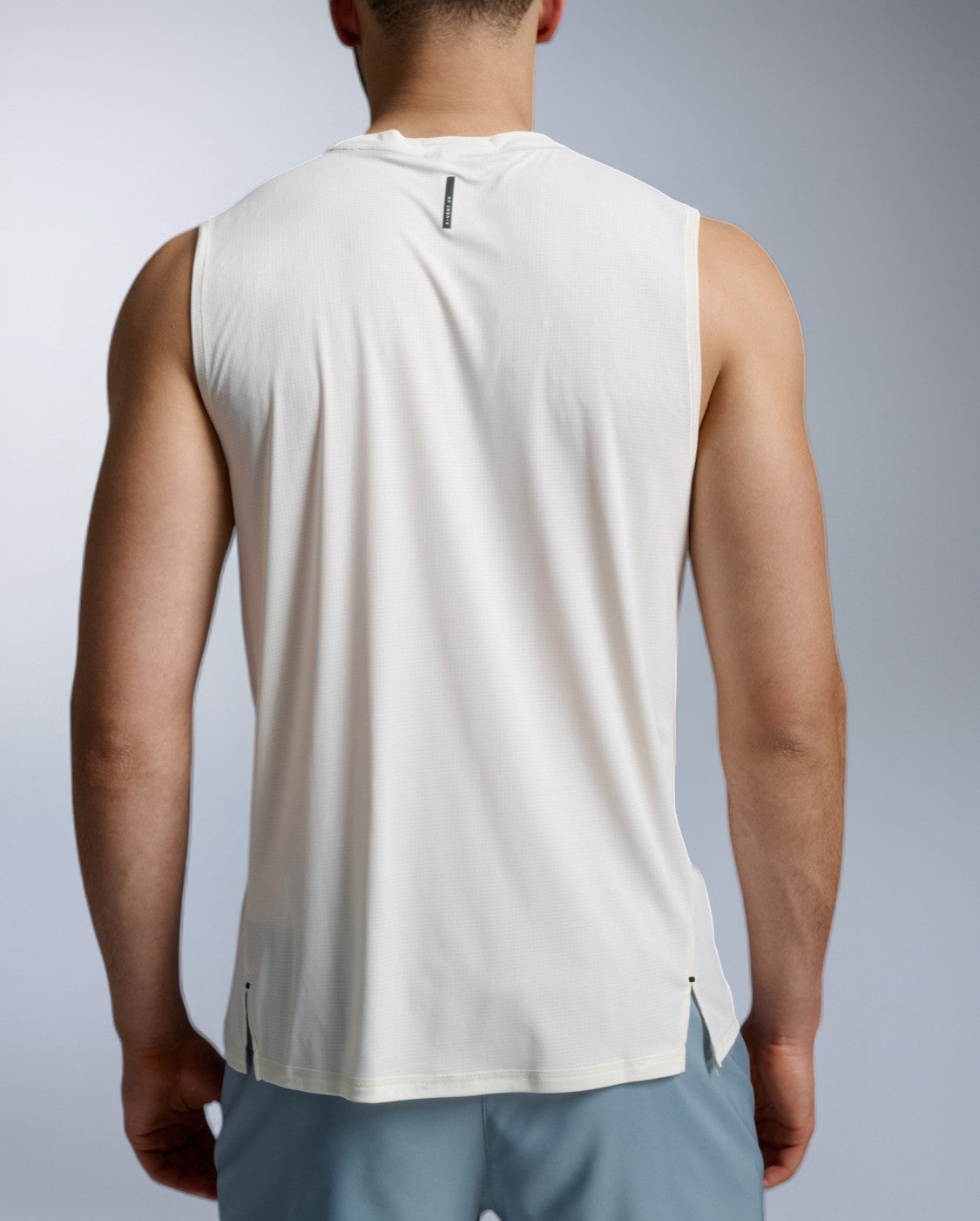2xu-aero-trail-tank-uomo-beige-canotta-trail-leggera-upf-50 image 4