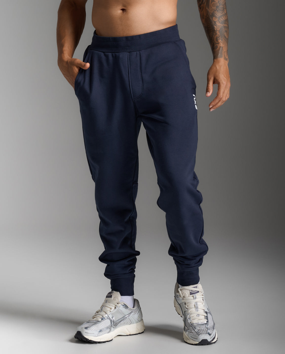 2xu-aspire-trackpants-uomo-in-fleece-blu-navy image 2