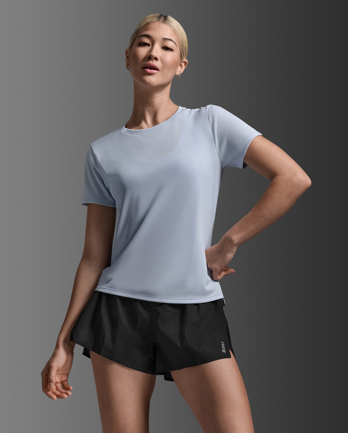 2xu-aero-tee-slim-blu image 2
