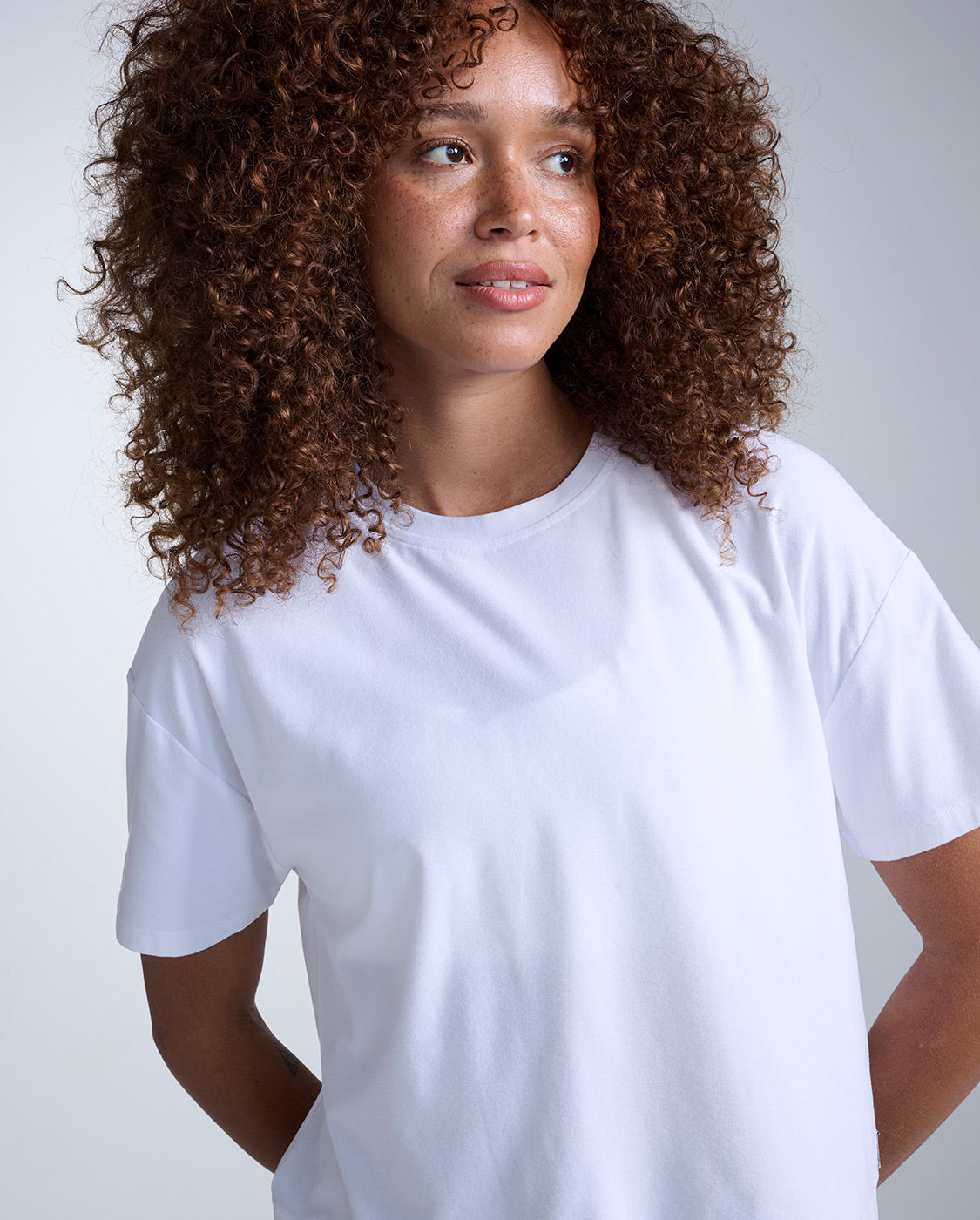 2xu-form-soft-jersey-relaxed-tee-donna-maglia-training-bianca image 5