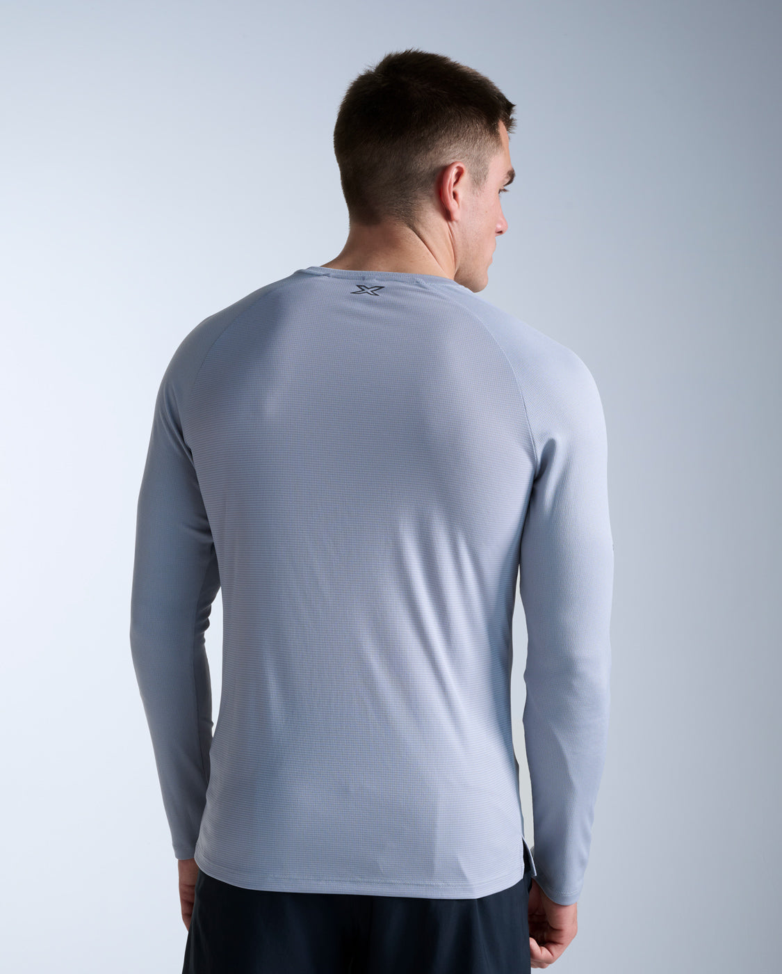 2xu-aero-long-sleeve-maglia-running-manica-lunga-grigio image 4