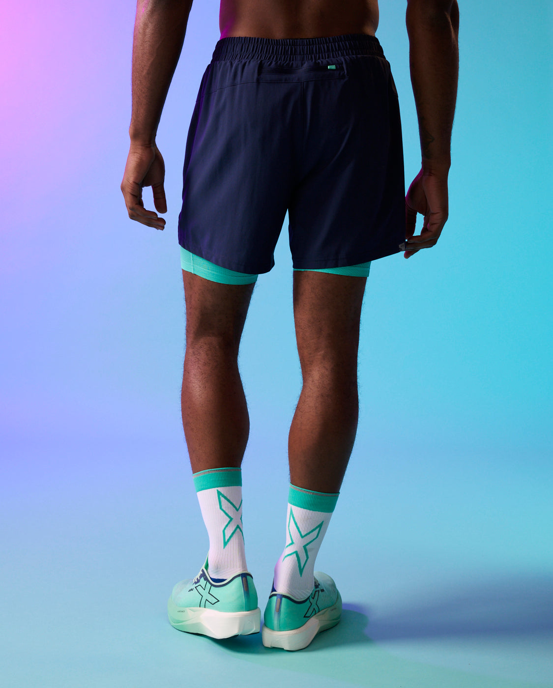 2xu-aero-mesh-2-in-1-5-inch-shorts-uomo-pantaloncini-compressione-viola image 2