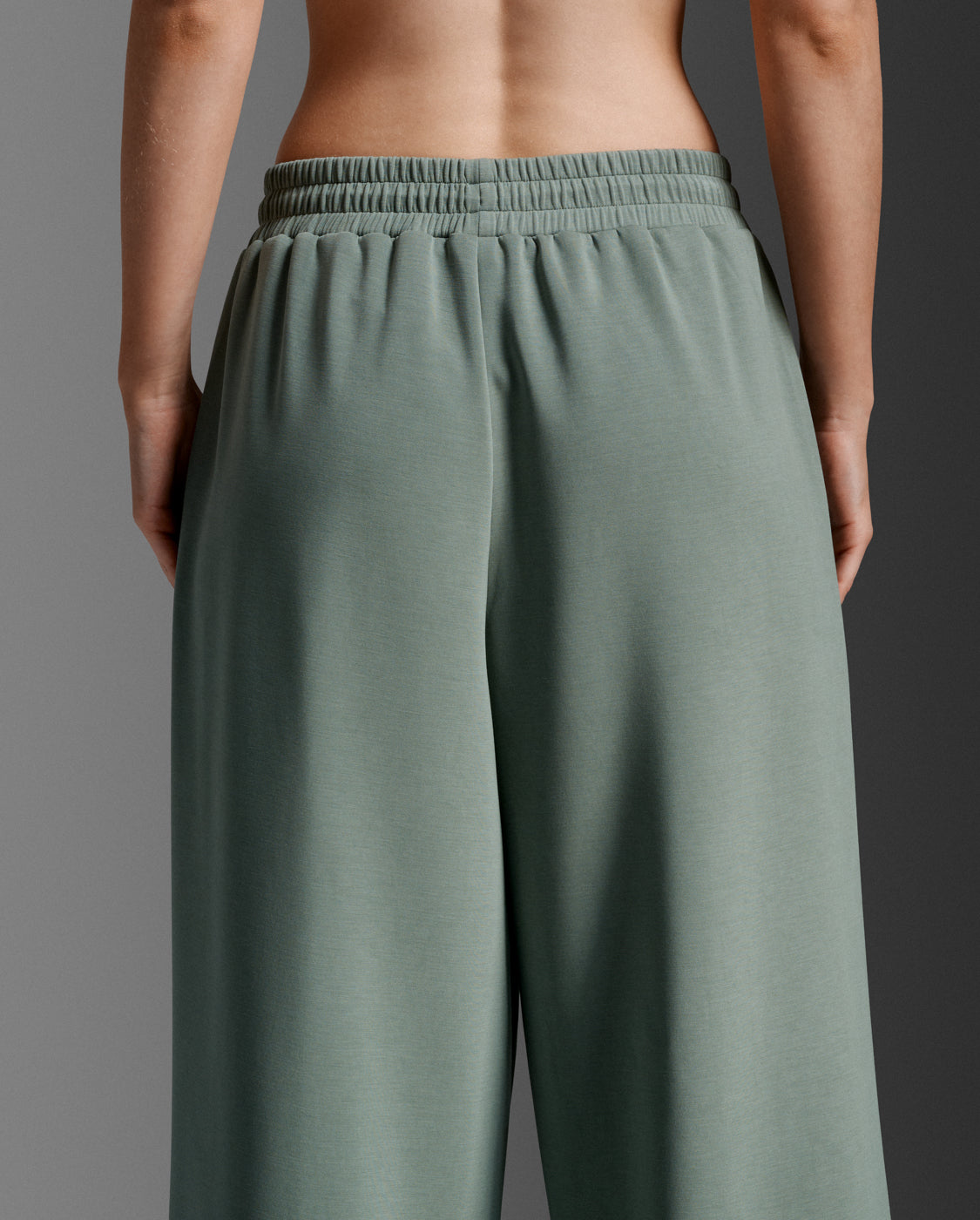 2xu-wonderluxe-sand-washed-wide-leg-pants-verde image 7