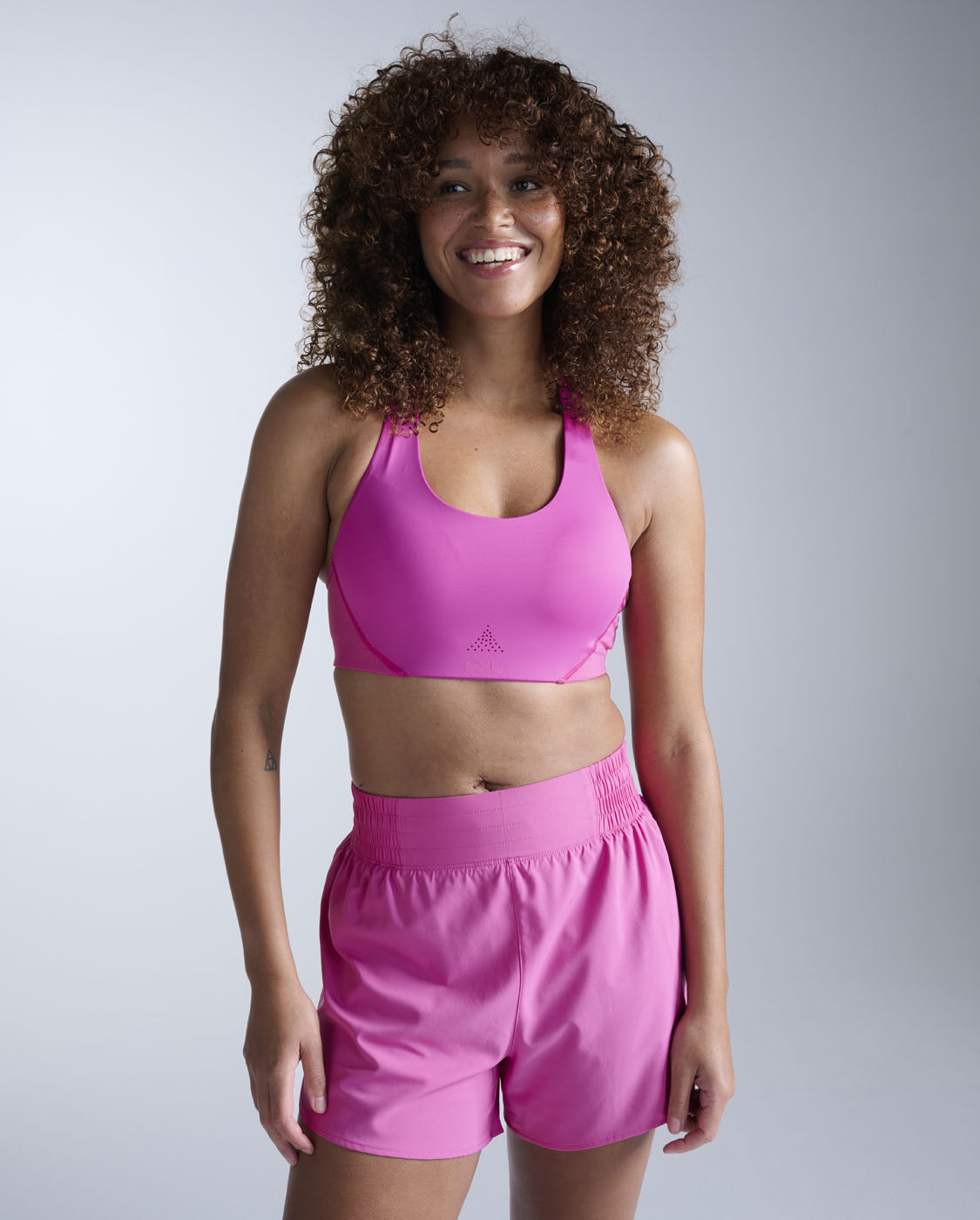 2xu-aero-mesh-reggiseno-sportivo-a-impatto-medio-rosa image 1