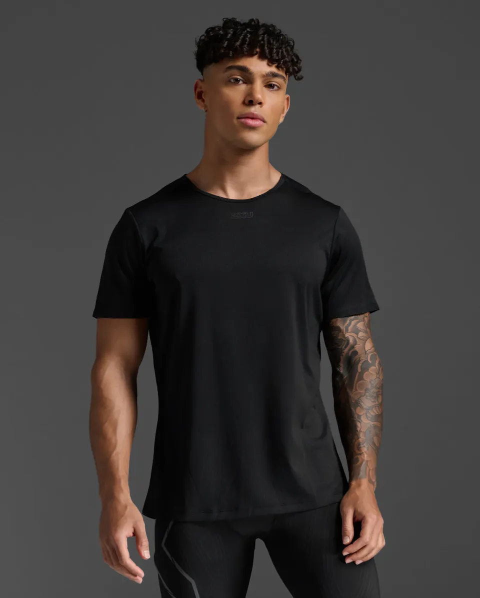 2xu-light-speed-tech-tee-maglia-running-traspirante-nera image 1