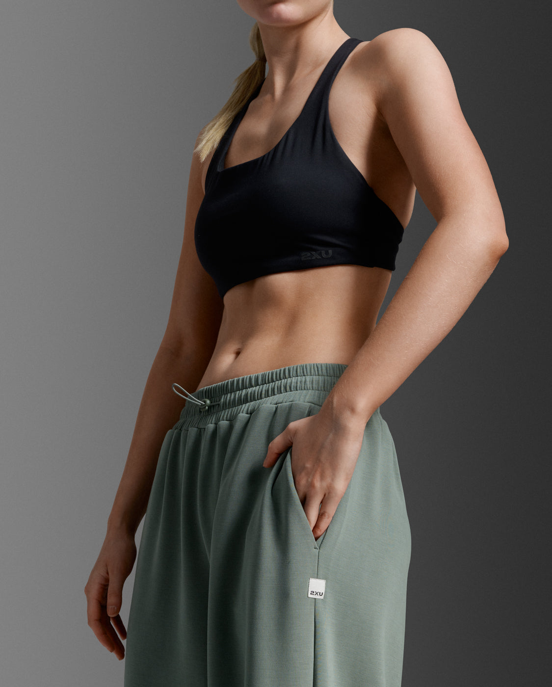 2xu-wonderluxe-sand-washed-wide-leg-pants-verde image 2