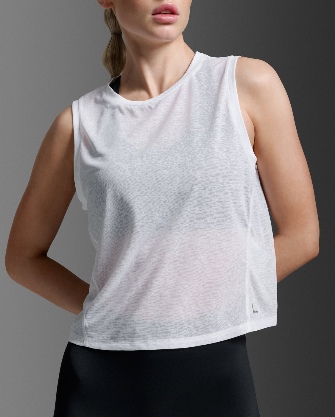 2xu-relight-crop-tank-donna-top-training-bianco-ultraleggero image 4