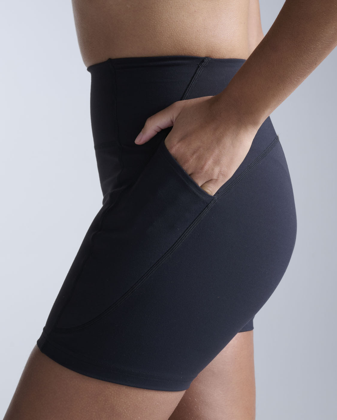 2xu-flex-hi-rise-compression-4-inch-short-shorts-compressione-donna-neri image 3