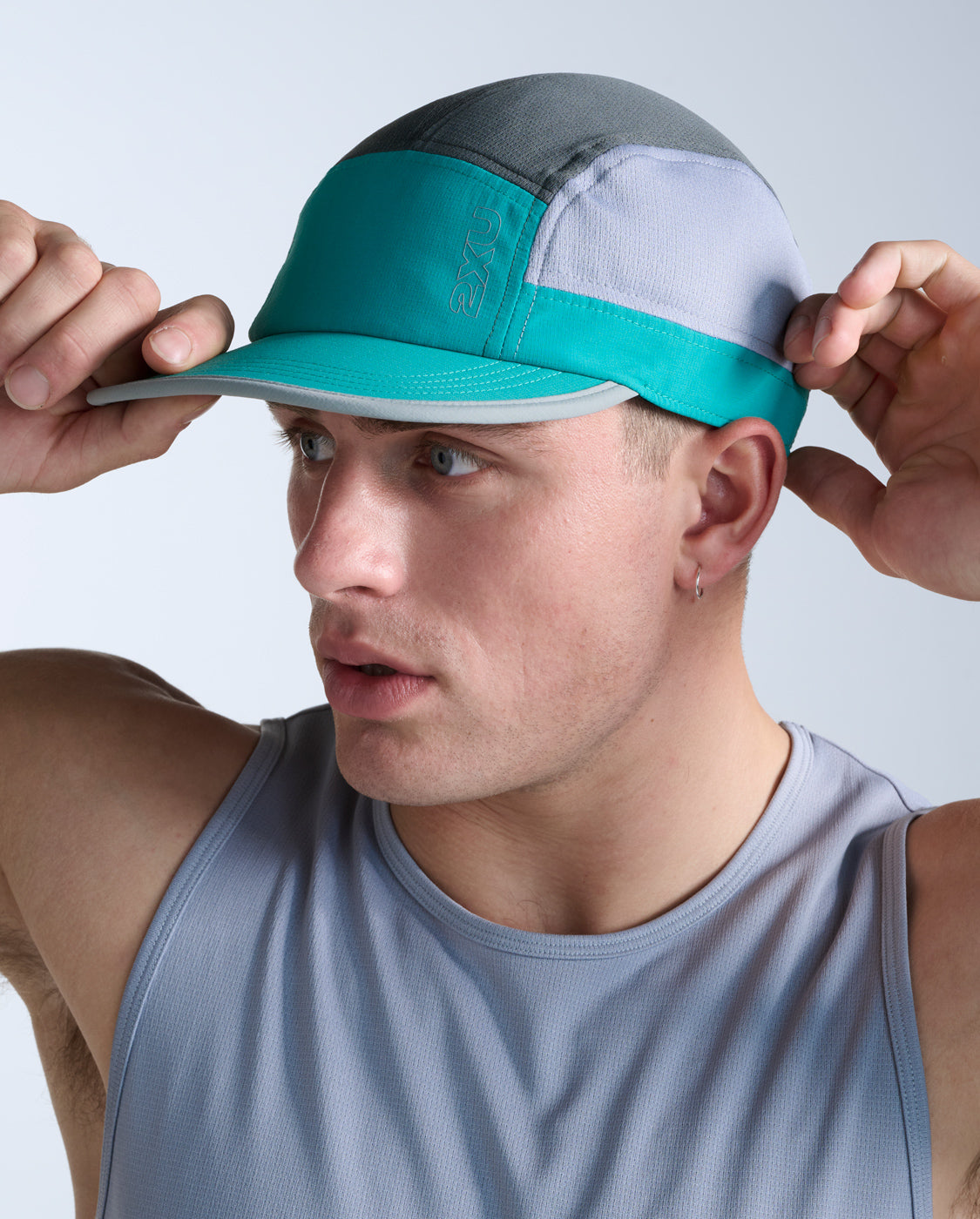 2xu-light-speed-cap-unisex-azzurro-grigio image 2