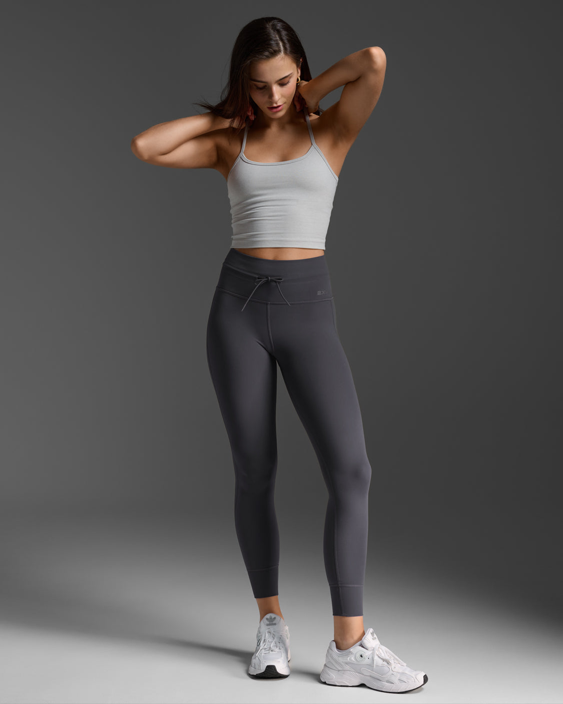 2xu-flex-crop-tank-grigio-top-training-racerback image 8