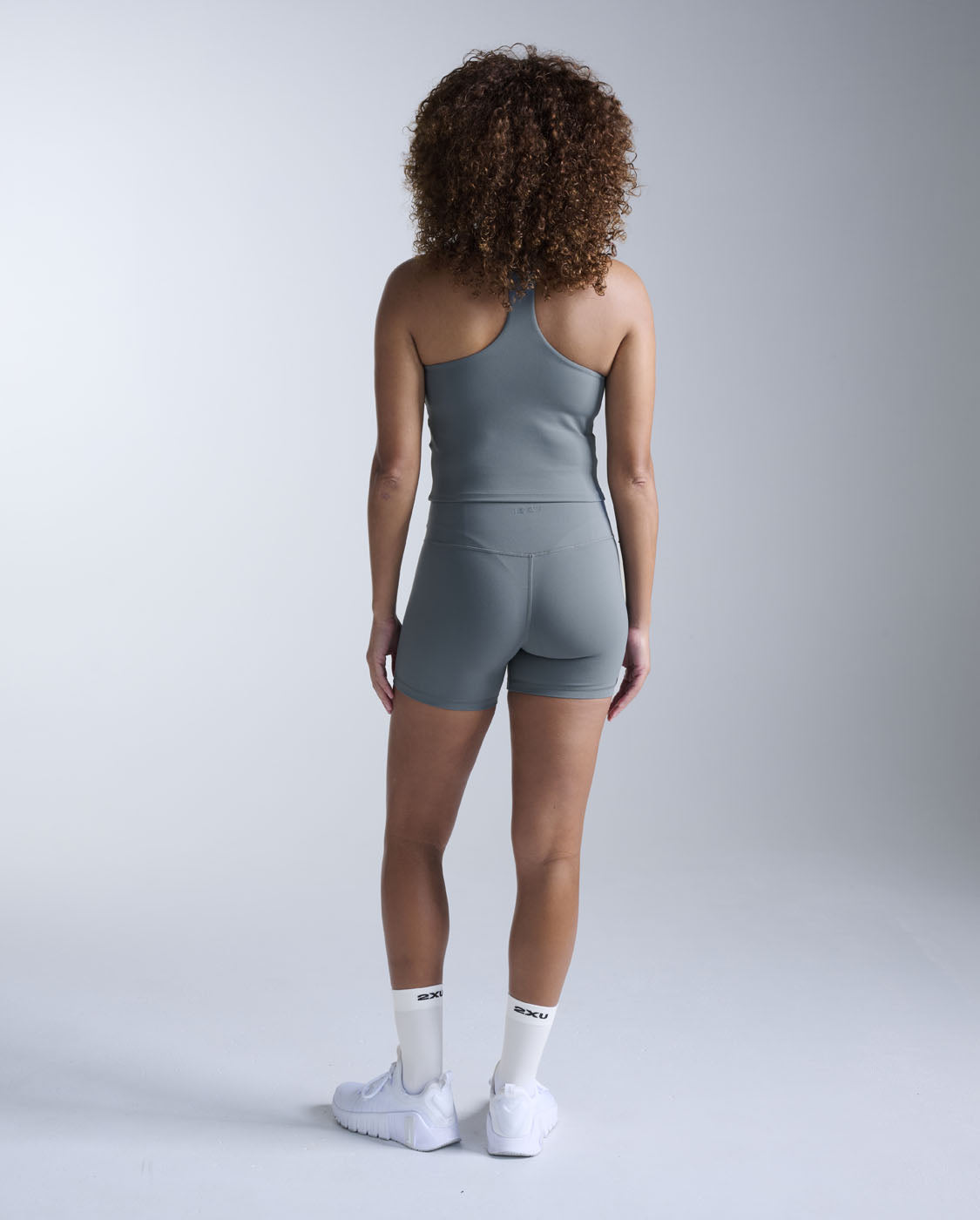 2xu-fluid-racerback-tank-donna-grigio-verde-longline image 5