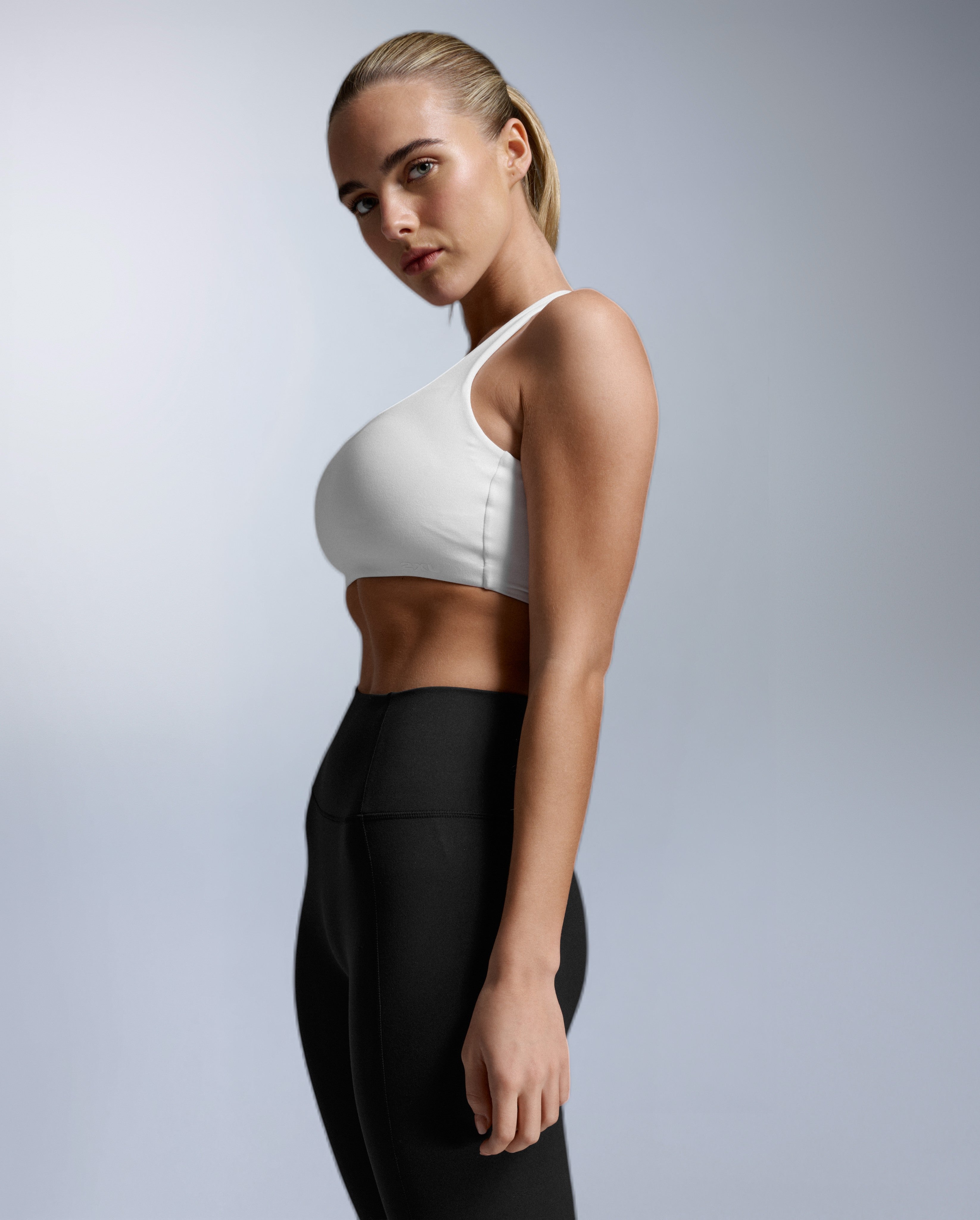 2xu-fluid-twist-back-bra-reggiseno-sport-donna-bianco image 3