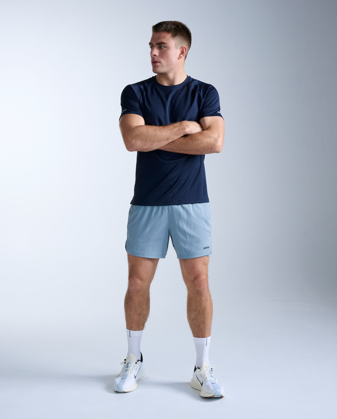 2xu-aero-tee-running-blu-navy-slim image 7