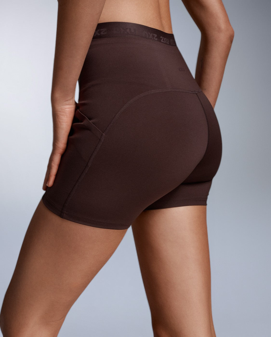 2xu-form-stash-hi-rise-shorts-compressione-4-pollici-2 image 4