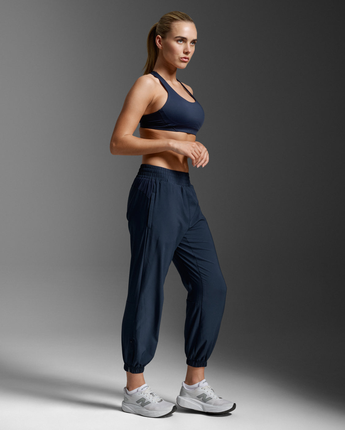 2xu-aero-hi-rise-woven-jogger-pantalone-donna-blu image 5