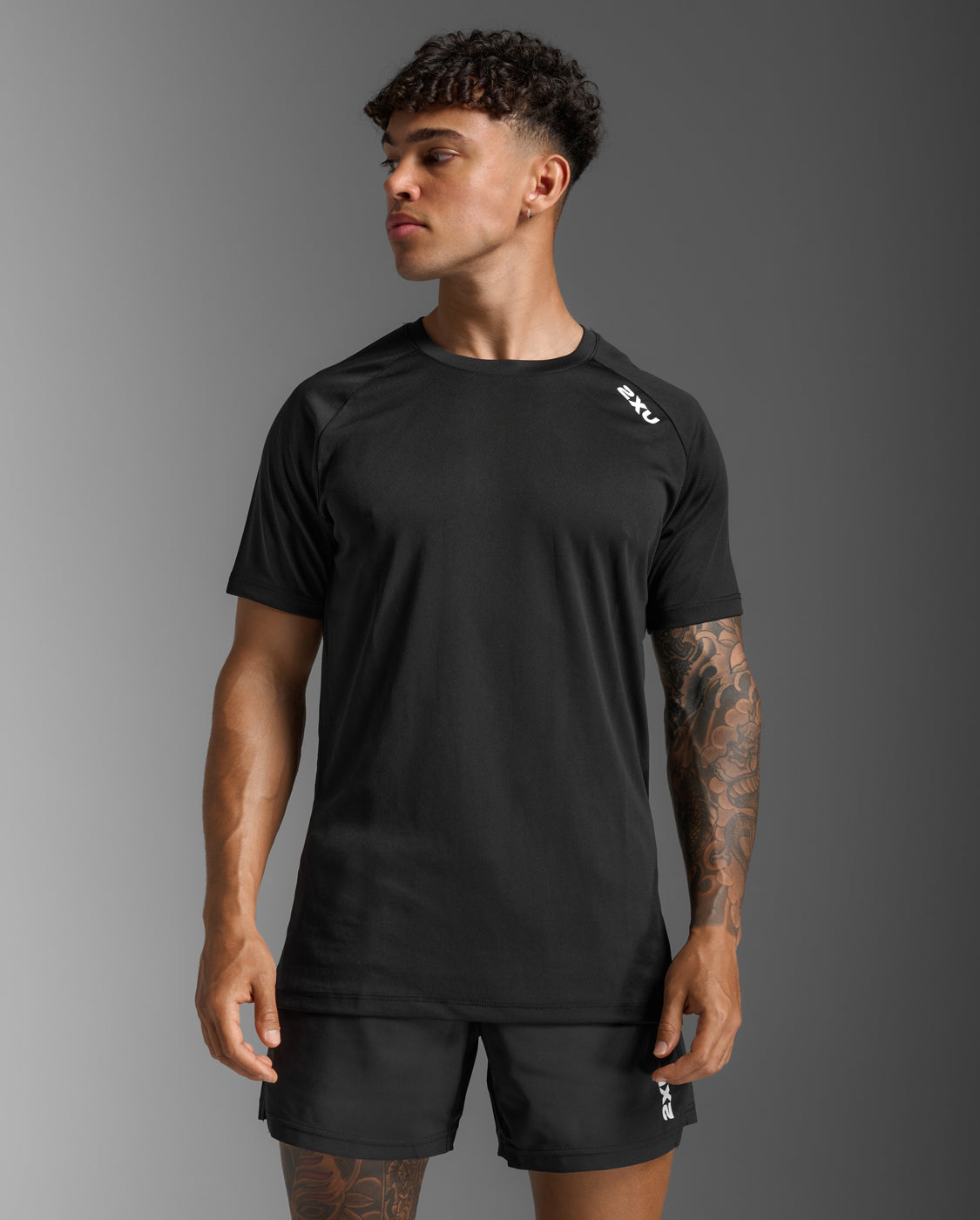 2xu-aspire-tee-uomo-t-shirt-training-nera-asciugatura-rapida image 2