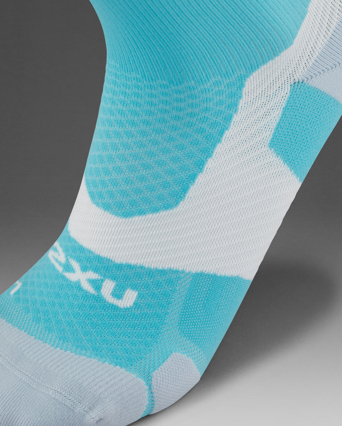 2xu-vectr-light-cushion-crew-calze-running-azzurro-chiaro image 2