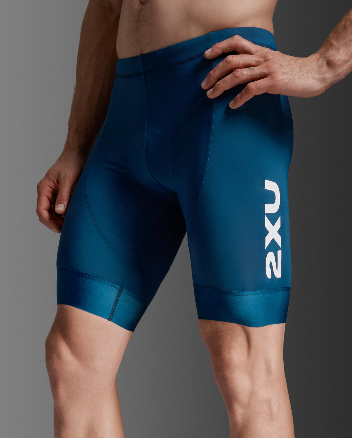 2xu-aero-tri-9-inch-shorts-triathlon-blu-bianco image 5