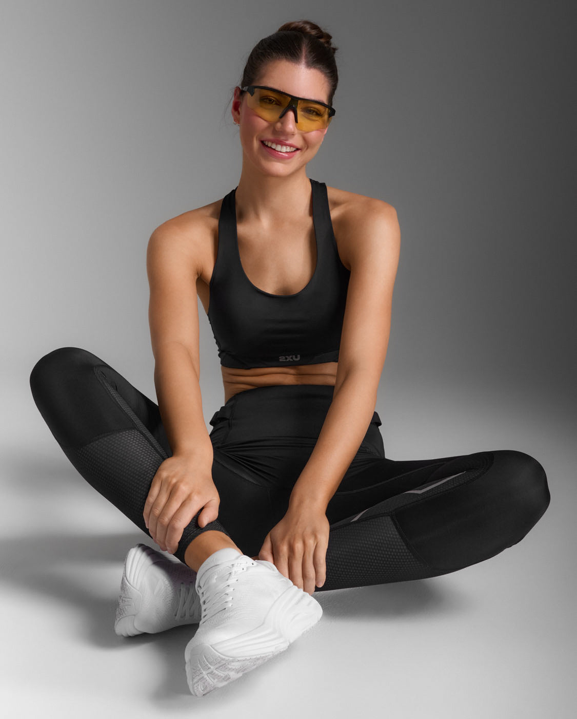 2xu-aero-mesh-medium-impact-bra-nero image 2