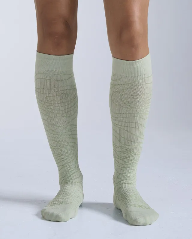 2xu-flight-bamboo-charcoal-calze-compressione-viaggio image 1