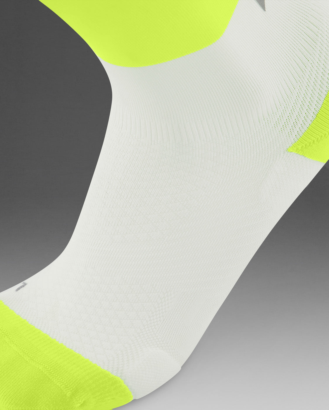2xu-vectr-calze-running-crew-riflettenti-con-supporto-arco-verde-bianco image 2