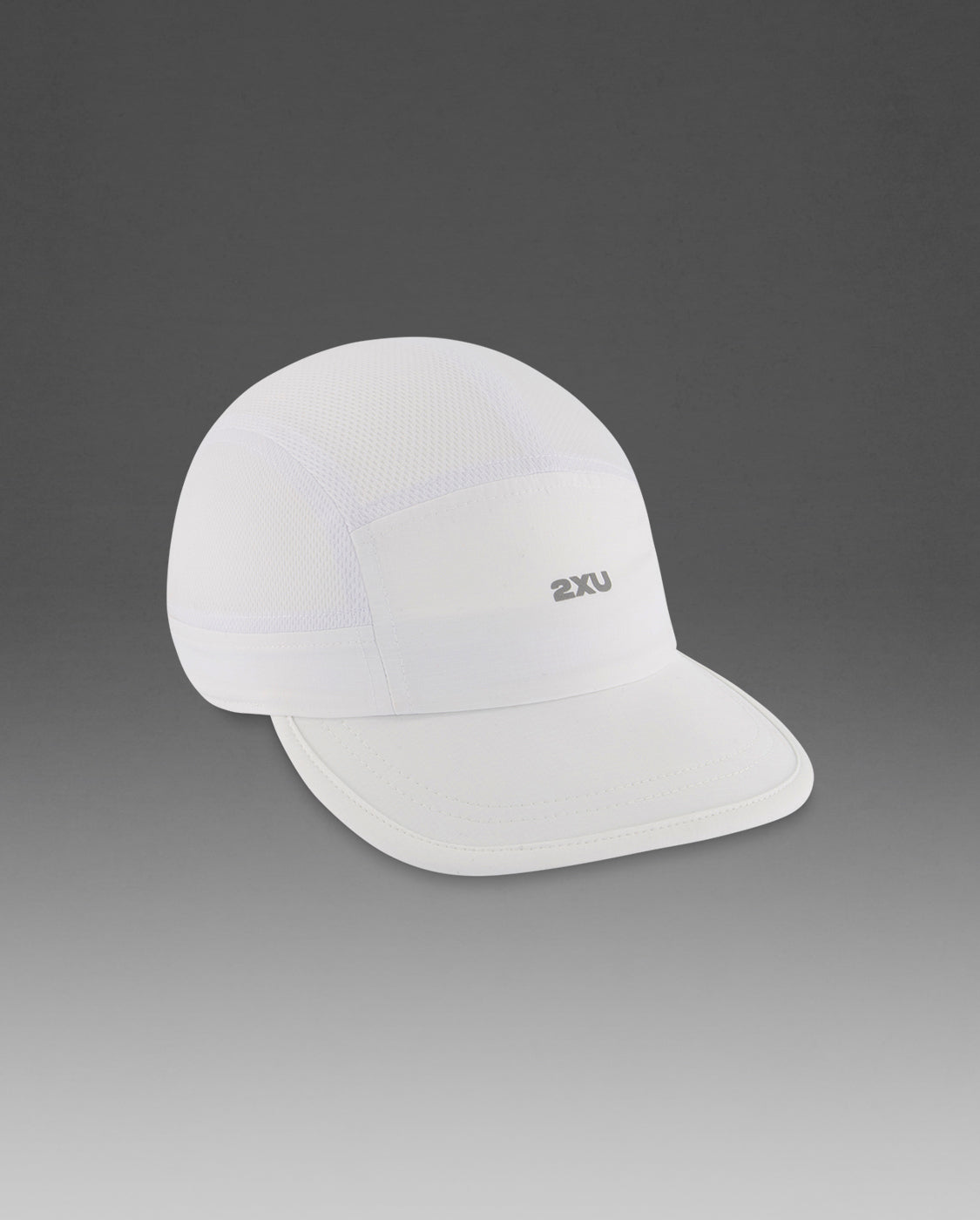 2xu-light-speed-small-cap-da-running-bianca image 1