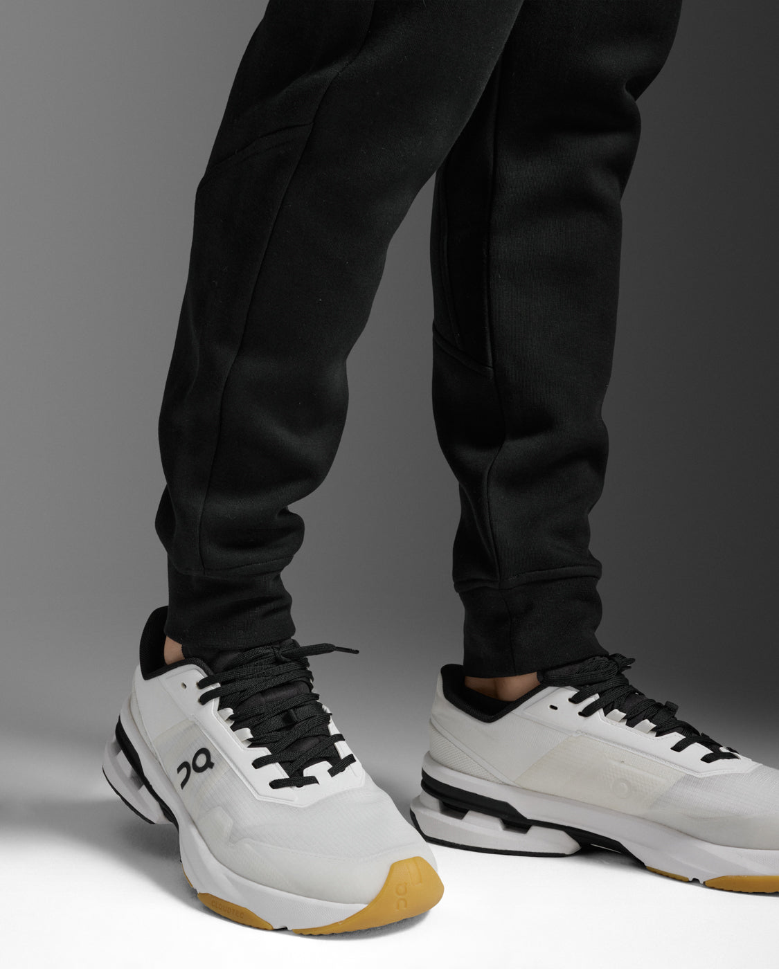 2xu-commute-smooth-spacer-trackpants-pantaloni-tuta-uomo-nero image 4