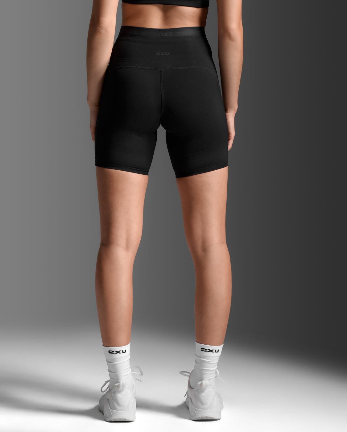 2xu-form-stash-hi-rise-6-shorts-a-compressione-con-tasche-nero image 2