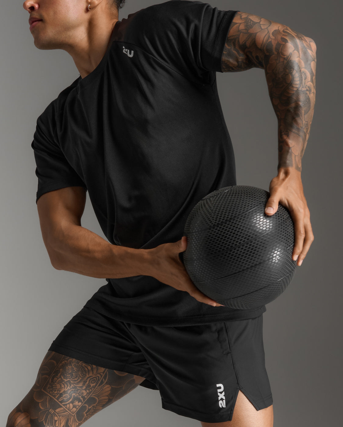 2xu-aspire-tee-uomo-t-shirt-training-nera-asciugatura-rapida image 1