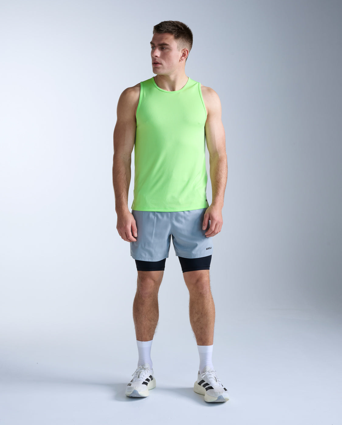 2xu-aero-tank-canotta-running-uomo-slim-verde-chiaro image 6