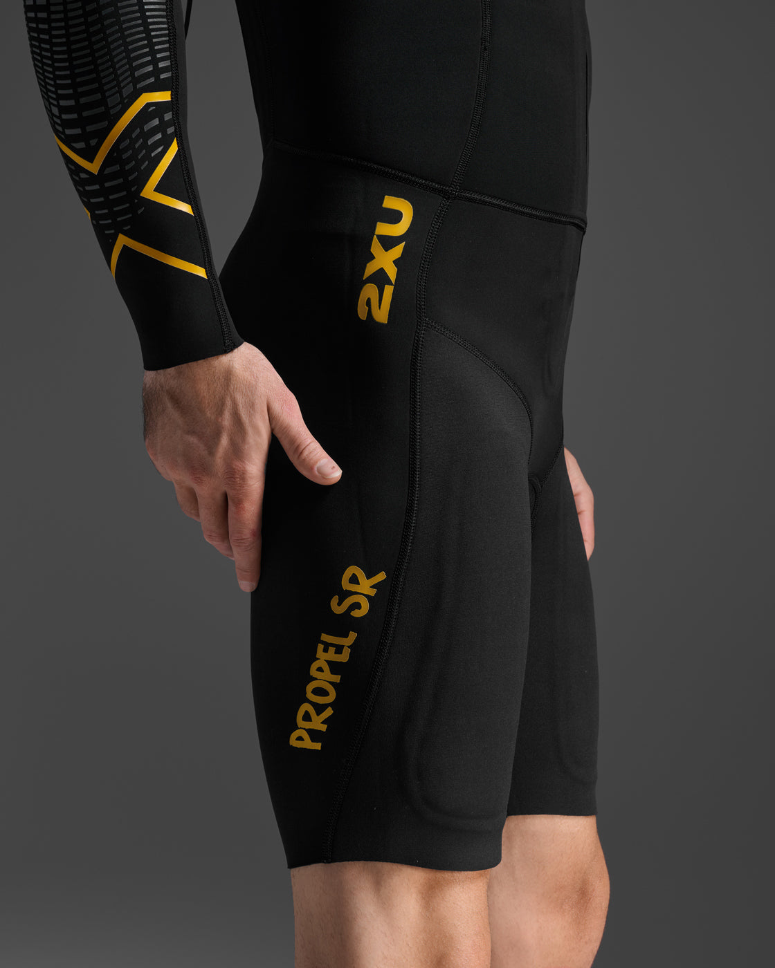 2xu-swimrun-1-wetsuit-muta-swimrun-uomo-nero-giallo image 6