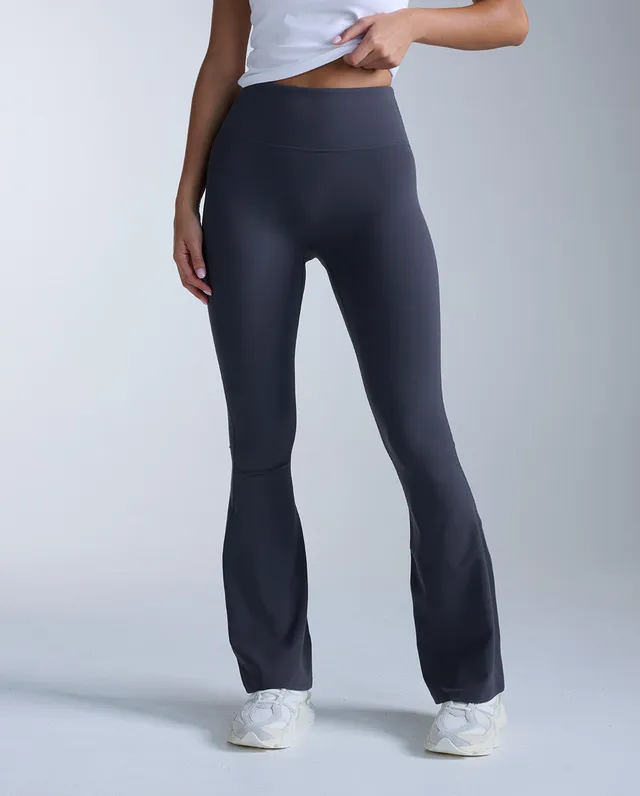 2xu-fluid-hi-rise-flare-pants-pantalone-flare-vita-alta image 1