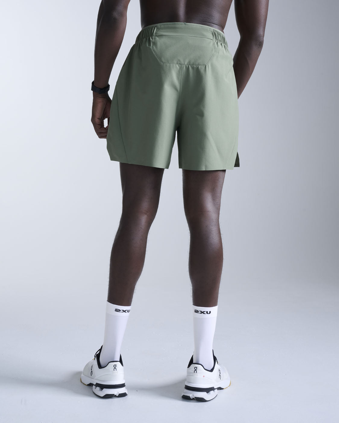 2xu-motion-5-inch-unlined-shorts-da-training-verde image 2